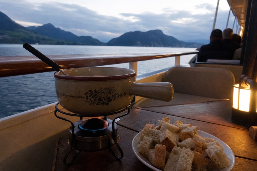 Private Boat Tour on Lake Lucerne with Fondue and Sightseeing